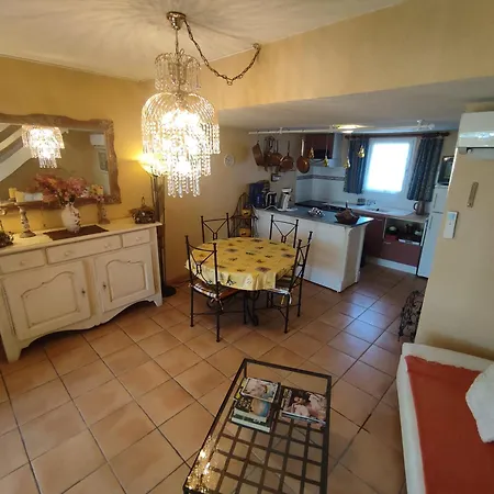 16, La Palmeraie, Au Village Naturiste