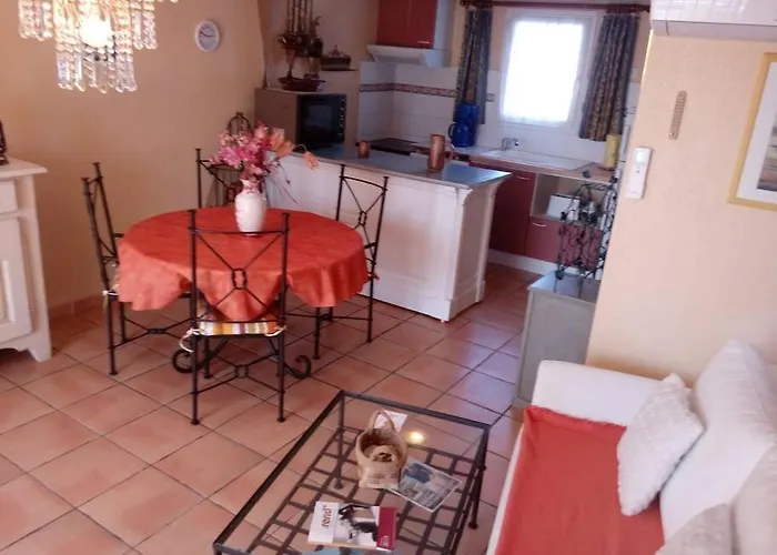 16, La Palmeraie, Au Village Naturiste *