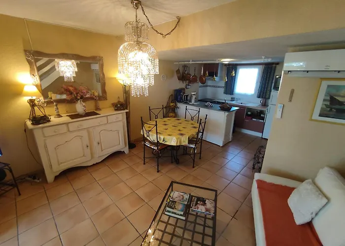 16, La Palmeraie, Au Village Naturiste